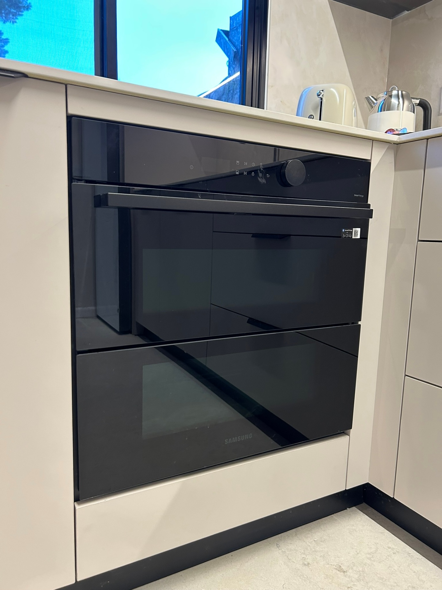 The built-in oven in the kitchen