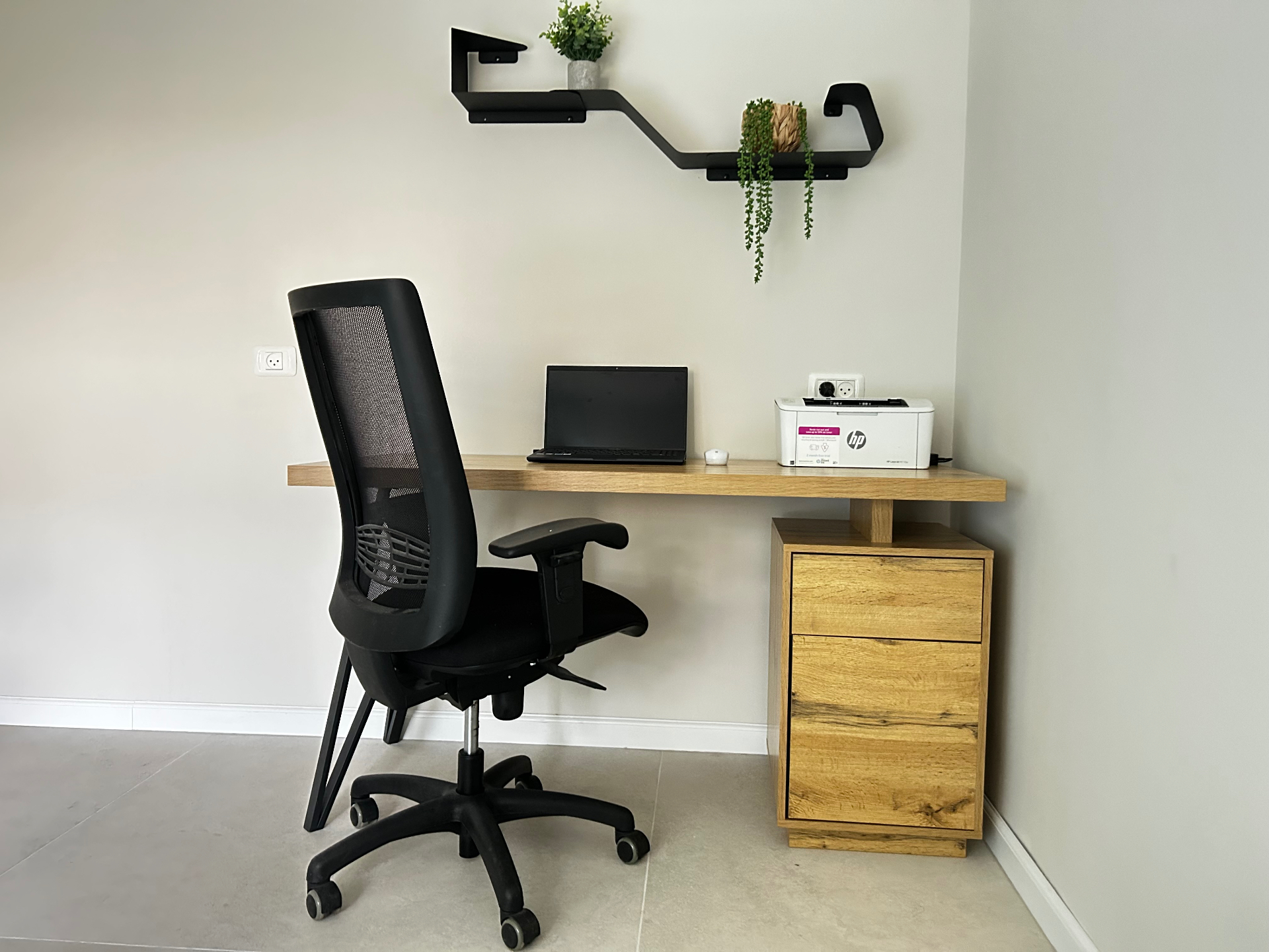The work room: an oak desk, an ergonomic chair and a printer